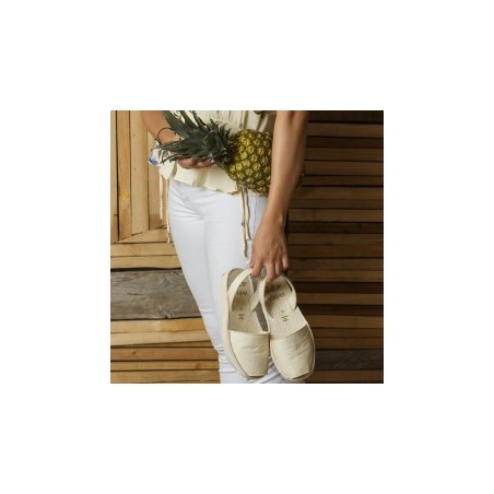 ABARCA VEGANA DE PIÑATEX MENORQUINA, COLOR NATURAL, SUELA BLANCA CON PLATAFORMA DE FOAM