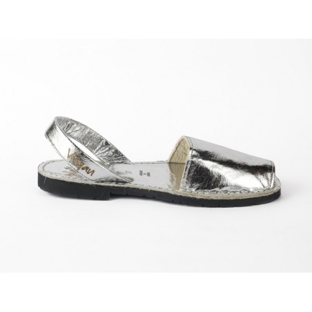 ABARCA VEGANA DE PIÑATEX MENORQUINA, COLOR PLATA , SUELA BLANCA CON PLATAFORMA DE FOAM